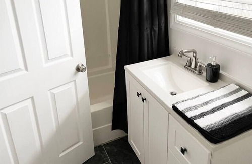 Mechanicsville Condominio | Center City Condo, with Free Wifi and City View