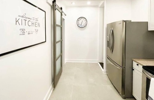 Mechanicsville Condominio | Center City Condo, with Free Wifi and City View