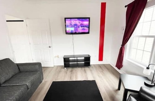 Mechanicsville Condominio | Center City Condo, with Free Wifi and City View