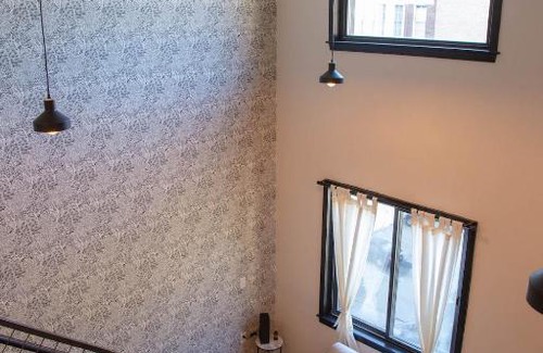 Center City Apartamento | Center City Loft, CONTACTLESS CHECK IN, Mayor's Study