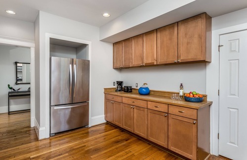 Downtown Casa | Center Downtown Raleigh, 2900sqft Home, Cercado, Porche, Parrilla, Limpio, elegante Nuevo