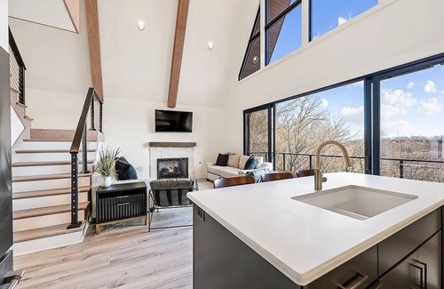 Smithville Casa | Center Hill Lake A-Frame - Lake View & Hot Tub
