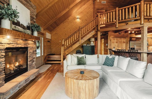 Smithville Chalet De Esquí | Center Hill Lake Cabin with Hot Tub & Lake Access