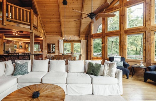 Smithville Chalet De Esquí | Center Hill Lake Cabin with Hot Tub & Lake Access