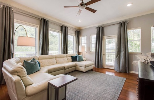 Silver Point Casa | Center Hill Lake House, Walk to Hurricane Marina. Sleeps 10
