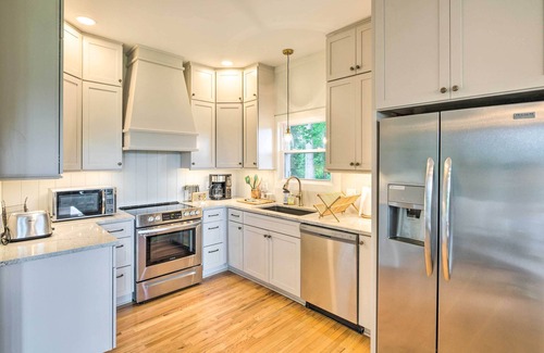 Baxter Cabina | ‘Center Hill Lake House’: Porch & Lake Views!
