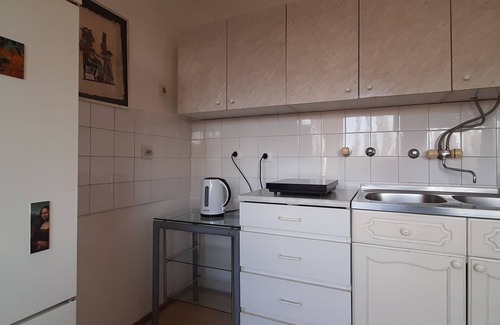 Novi Beograd Apartamento | Center of New Belgrade. Free parking. Super-fast Wi-Fi 100 MB/s.