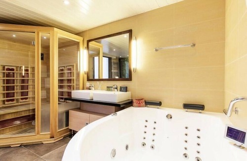 Chaumont-sur-Tharonne Casa | Center Parcs - Domaine des Hauts de Bruyeres - Cottage VIP Eden 4 Habitaciones 6 Personas