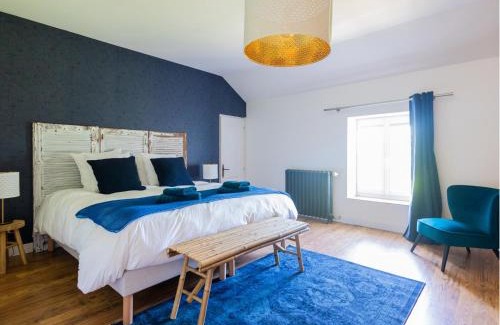 Morton Casa | CENTER PARCS à 5min - Idéal Familles & Groupes - 3 parkings - Piscine - Jardin clos - Au calme - Châteaux de la Loire