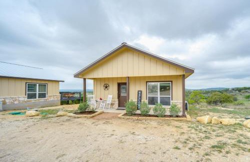 Center Point Casa | Center Point Countryside Cottage with Deck, Grill!