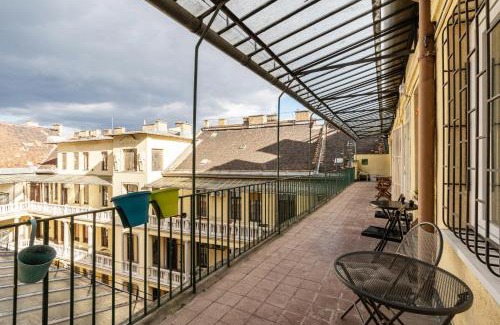 Palace District Apartamento | Center Stay 1 Stop to Airport