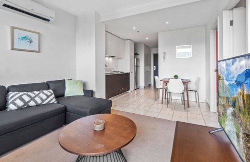 Carlton South Apartamento | Central 1-Bed Apartment with Secure Parking