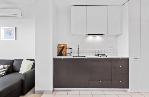Carlton South Apartamento | Central 1-Bed Apartment with Secure Parking