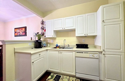 Smyrna Condominio | Central 2-bedroom Smyrna Condo