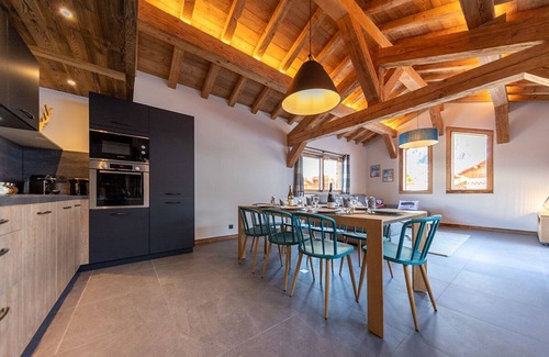Morzine Chalet De Esquí | Central 20 person chalet with hot tub and sauna