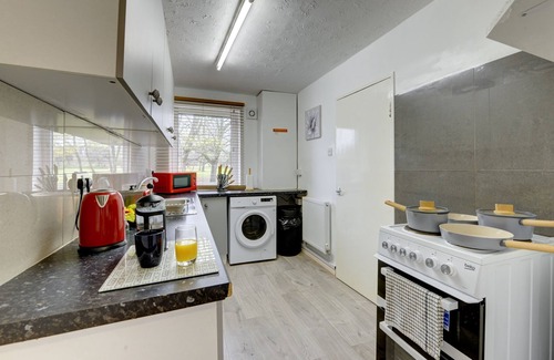 Northampton Casa | Central 3-bed House, sleeps 8 by MBiZ