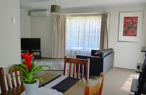 Rotorua Casa | Casa central de 3 dormitorios, piscinas de hidromasaje WIFI ++ gratuitas, piscina y gimnasio