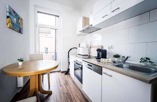 Lindenau Apartamento | Central 3 Bedroom Apt. close to the Arena and Stadium *up to 8 people*