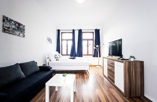 Lindenau Apartamento | Central 3 Bedroom Apt. close to the Arena and Stadium *up to 8 people*