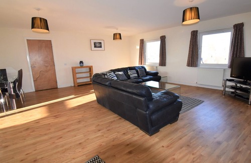 Northampton Apartamento | Central 3 Bedroom Apartment with Parking & Balcony