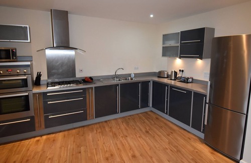Northampton Apartamento | Central 3 Bedroom Apartment with Parking & Balcony