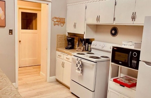 Redding Casa | Central 3-bedroom house in Redding with Pool & Vintage Bar Room