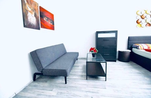 Leopoldstadt Apartamento | Central 4BR Apt w/ Terrace, 10Min Walk to Augarten
