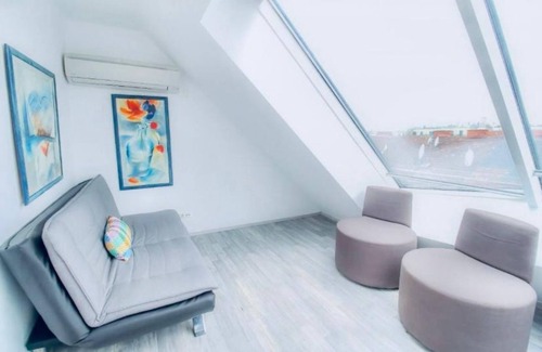 Leopoldstadt Apartamento | Central 4BR Apt w/ Terrace, 10Min Walk to Augarten
