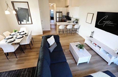 North Central Edmonton Casa | Central 5 Bedroom |A/C|Rogers|Commonwealth|EXPO