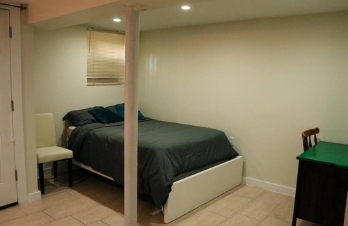 Bushwick Apartamento | Central 5BR Duplex w/ Patio for 14 guests