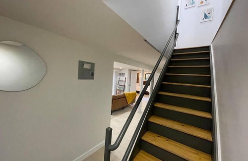 Bushwick Apartamento | Central 5BR Duplex w/ Patio for 14 guests