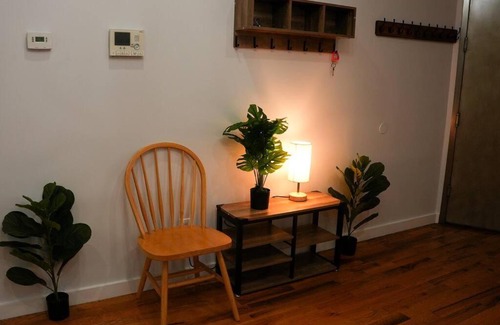 Bushwick Apartamento | Central 5BR Duplex w/ Patio for 14 guests