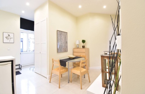 Losonci negyed Casa | Central de 6 dormitorios / 5 baños con balcones