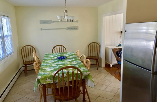 West Dennis Casa | 6 dormitorios y 3 baños con A / C central, a pie de playa, cerrada patio, Wi-Fi, TV de alta definición
