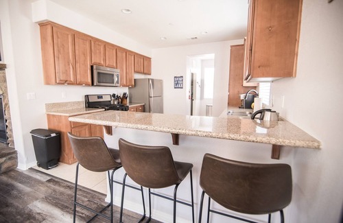 Big Bear Casa | Central AC! Modern Mountain Getaway in Big Bear: Hot tub, Games, Firepit, BBQ