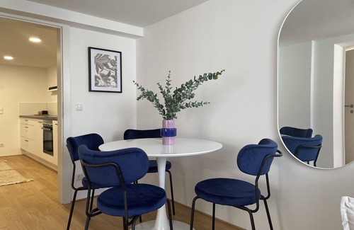 Dornbirn Apartamento | "Central and Cozy: Your Dornbirn Home, Paris 7"