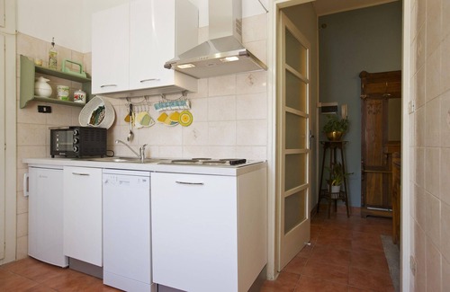 Cannero Riviera Casa | Casa en esquina central y tranquila de 3½ habitaciones con 3 balcones y estacionamiento subterráneo
