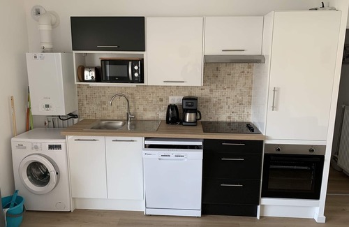 Fort-Mahon-Plage Apartamento | Apartamento nuevo cerca de la playa con balcón, parking y equipamiento para bebés