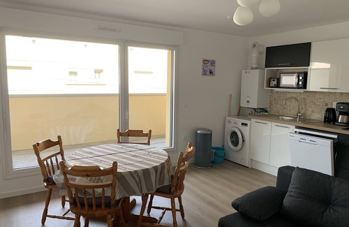 Fort-Mahon-Plage Apartamento | Apartamento nuevo cerca de la playa con balcón, parking y equipamiento para bebés