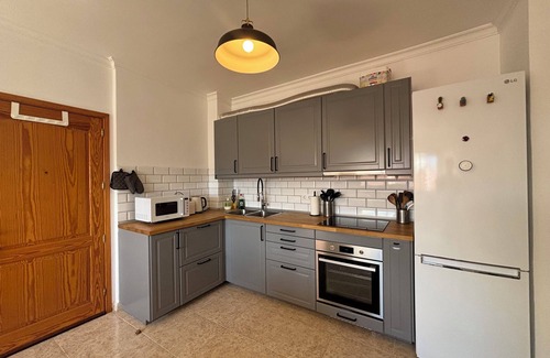 Playa de Arinaga Apartamento | Central apartment 3 minutes walk to beach promenade, restaurants, cafés