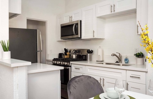 Golden Hill Apartamento | Super Host! | 2BR Private & Sanitized Apartment