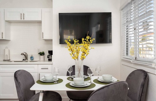 Golden Hill Apartamento | Super Host! | 2BR Private & Sanitized Apartment