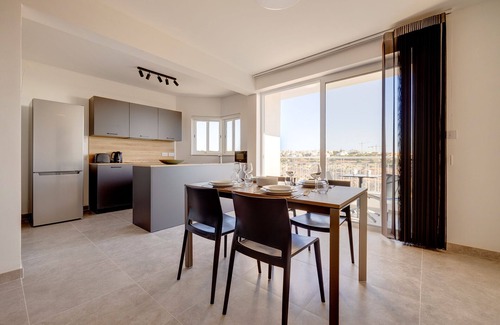 San Gwann Apartamento | Central Apartment with Valley Views