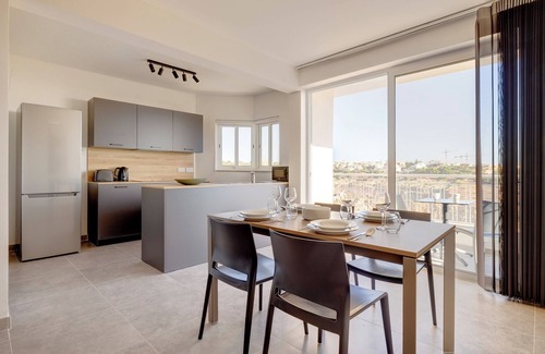 San Gwann Apartamento | Central Apartment with Valley Views