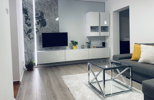 Old City Apartamento | Central Apartments - just 600 metres of Old town, free parking.