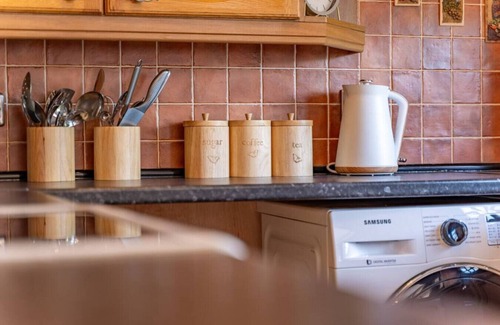 Nottingham Casa | Central Aster House 3 Bedrooms Parking