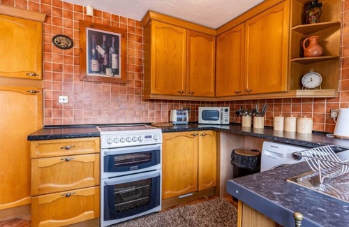 Nottingham Casa | Central Aster House 3 Bedrooms Parking