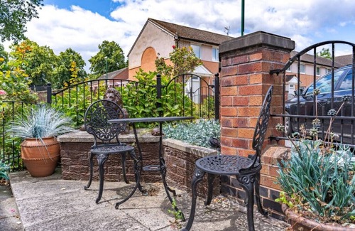 Nottingham Casa | Central Aster House 3 Bedrooms Parking