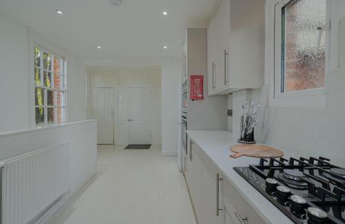 Banbury Casa | Central Banbury Stay Comfy and Spacious for groups 9 sleeps
