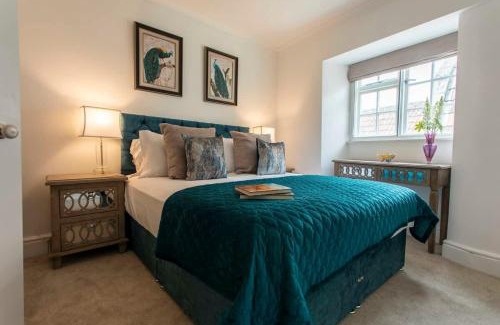 Bradford-on-Avon Casa | Central, beautiful home - with parking